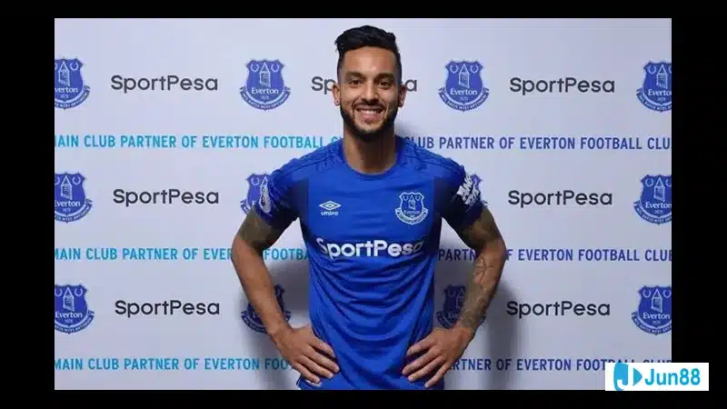 Cầu thủ Theo Walcott trong trang phục thi đấu biểu cảm tập Cầu thủ Theo Walcott trong trang phục thi đấu biểu cảm tập