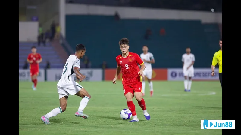U23 Việt Nam trong trận đấu với U23 Singapore