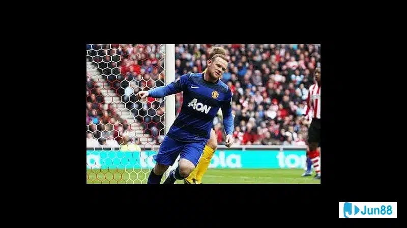 Cầu thủ MU ghi bàn vào lưới Sunderland với cú sút mạnh từ ngoài vòng cấm Cầu thủ MU ghi bàn vào lưới Sunderland với cú sút mạnh từ ngoài vòng cấm