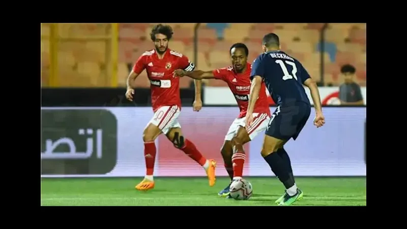 Cầu thủ của Ceramica Clepatra đang tạo cơ hội ghi bàn trước Al Ahly - "Ceramica Clepatra"…