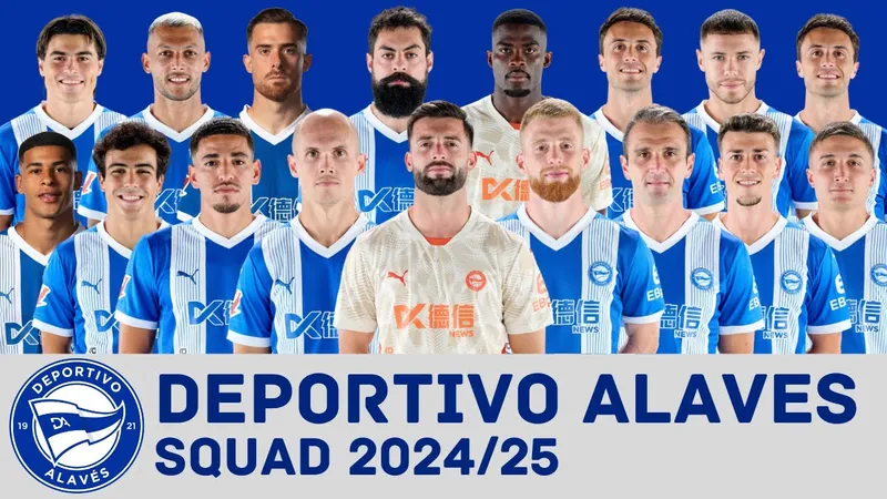 Cầu thủ Alaves và Getafe tranh chấp bóng trên sân