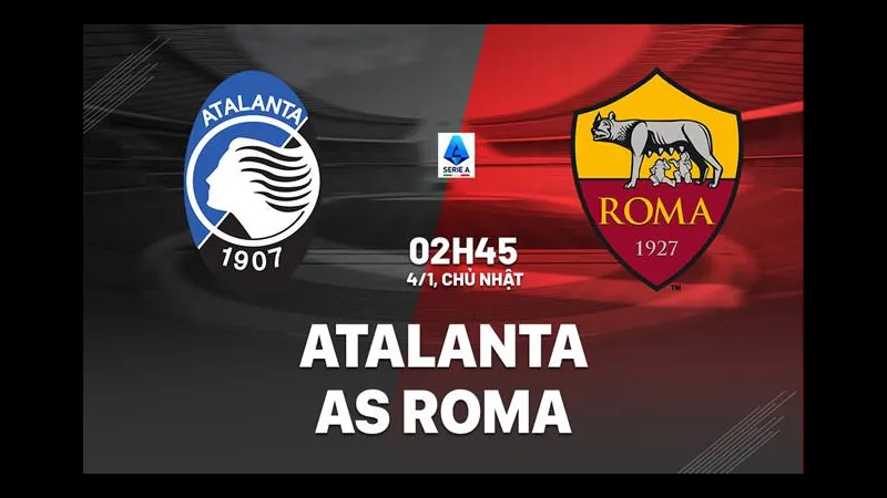 Cầu thủ AS Roma và Atalanta đang tranh chấp quả bóng trên sân cỏ